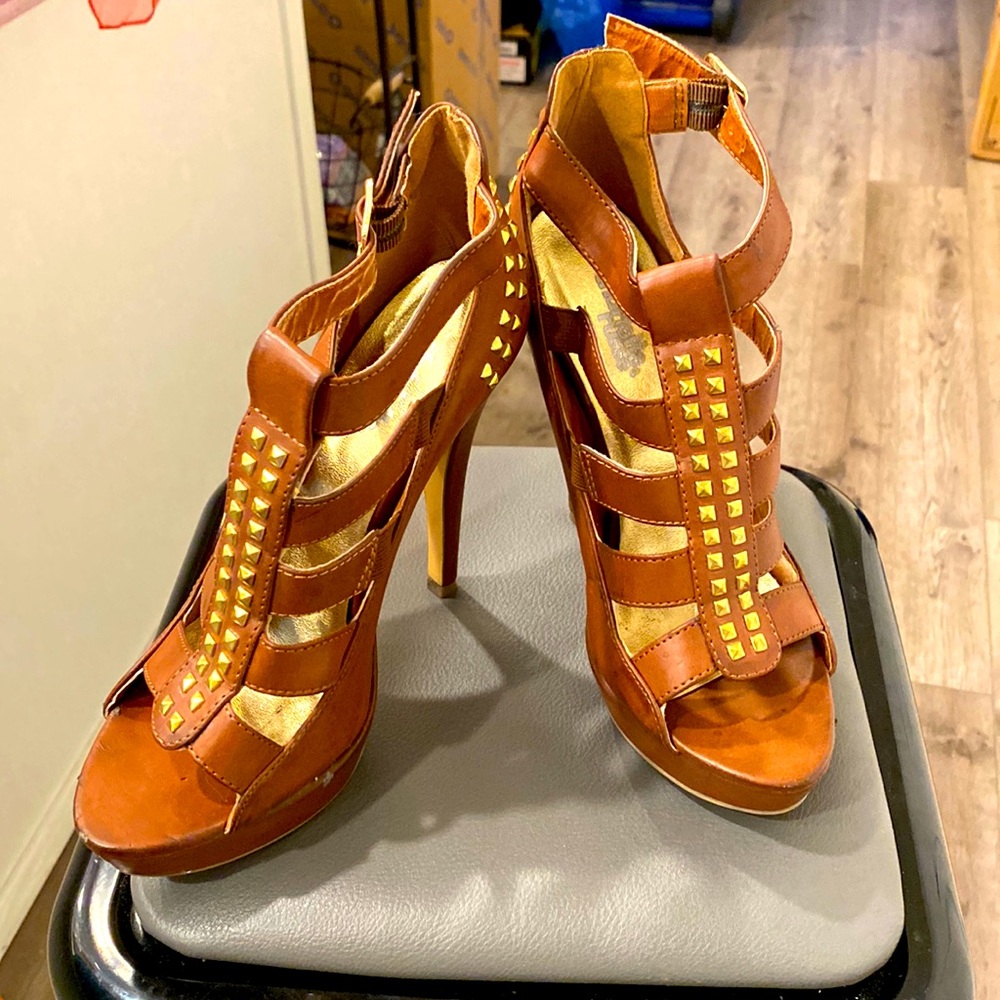 Brown, size 7, heels